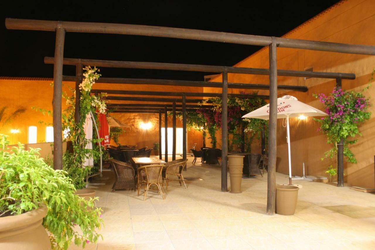 Desert Palace Hotel Upington Extérieur photo