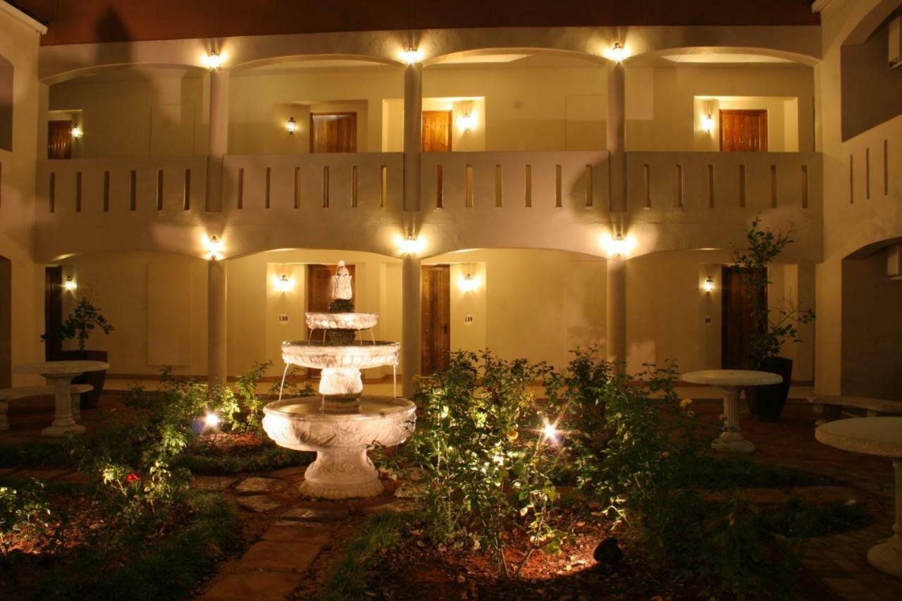 Desert Palace Hotel Upington Extérieur photo
