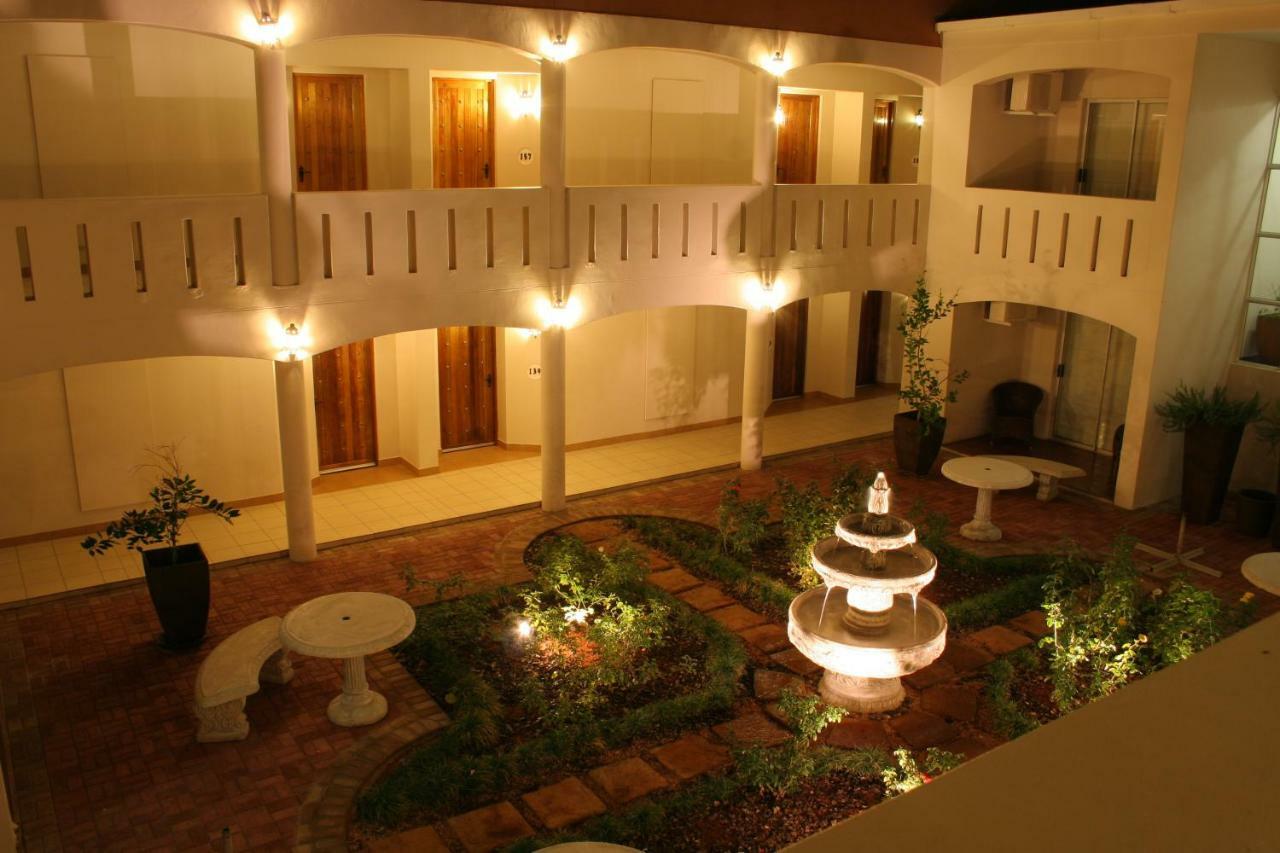Desert Palace Hotel Upington Extérieur photo
